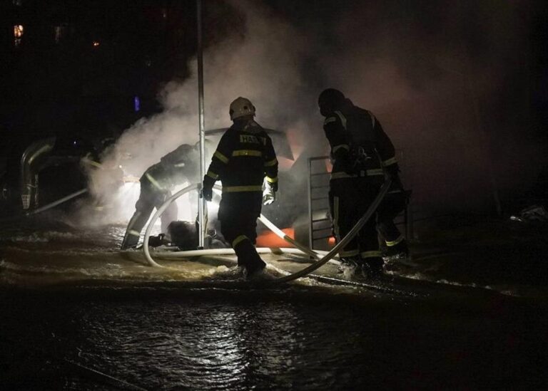 Росіяни атакували Миколаїв, пошкоджений багатоквартирний будинок