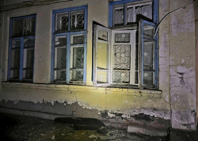 РФ обстріляла Нікопольщину: пошкоджено підприємства, магазин, будинки
