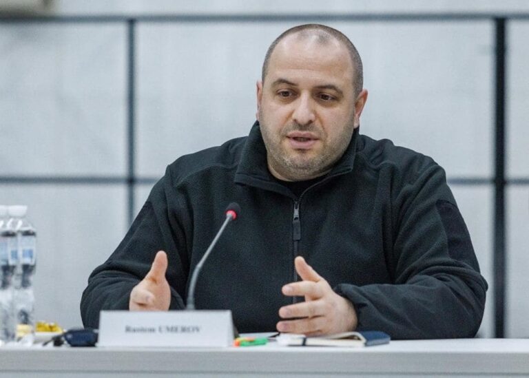 Умєров заявив про звільнення директорки АОЗ