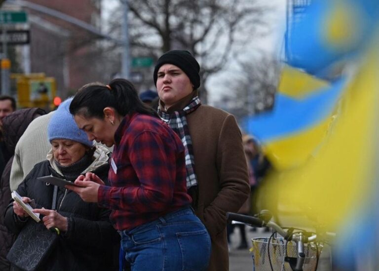 США призупинили програми прийому українців