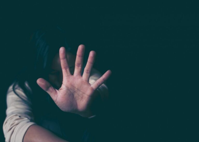 Домагався неповнолітньої студентки: у Сумах судитимуть викладача