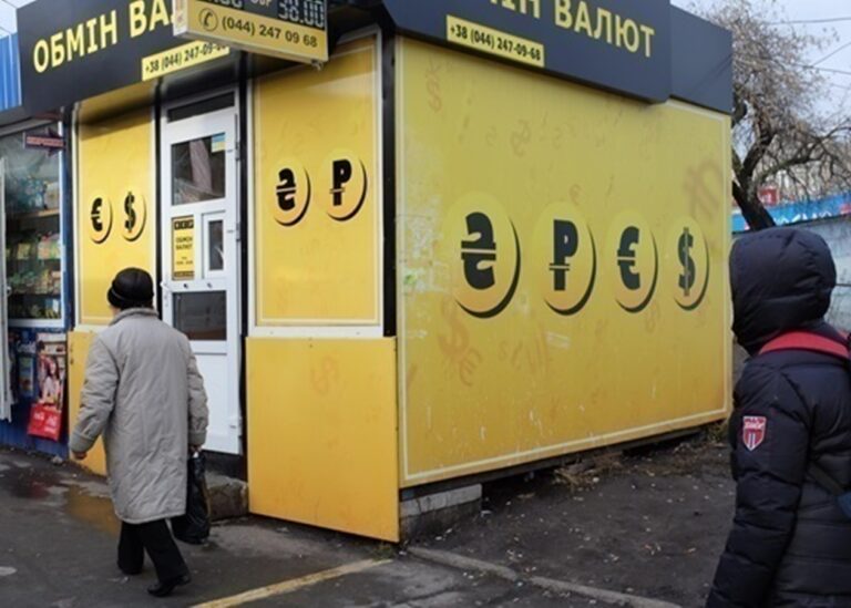 Долар трохи подешевшав в обмінниках