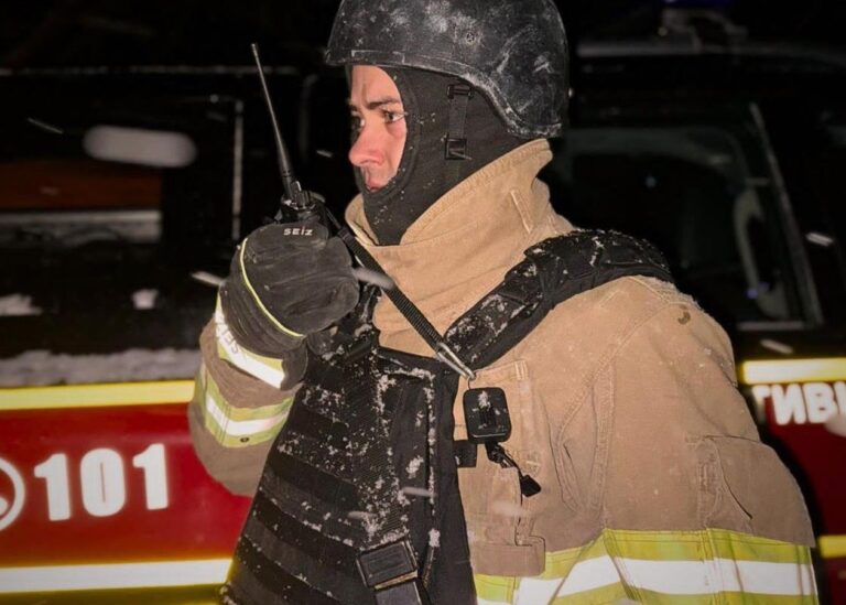 Росіяни вдарили по багатоповерхівці в Херсоні