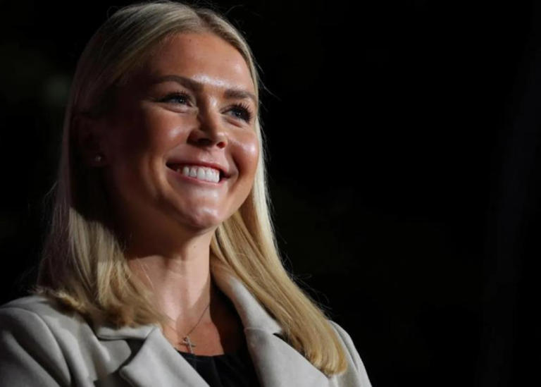 Левітт: Зеленський вкусив руку, яка його годує