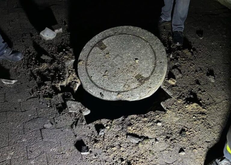 У Німеччині підлітки влаштували вибух, коли смажили сосиски у каналізації