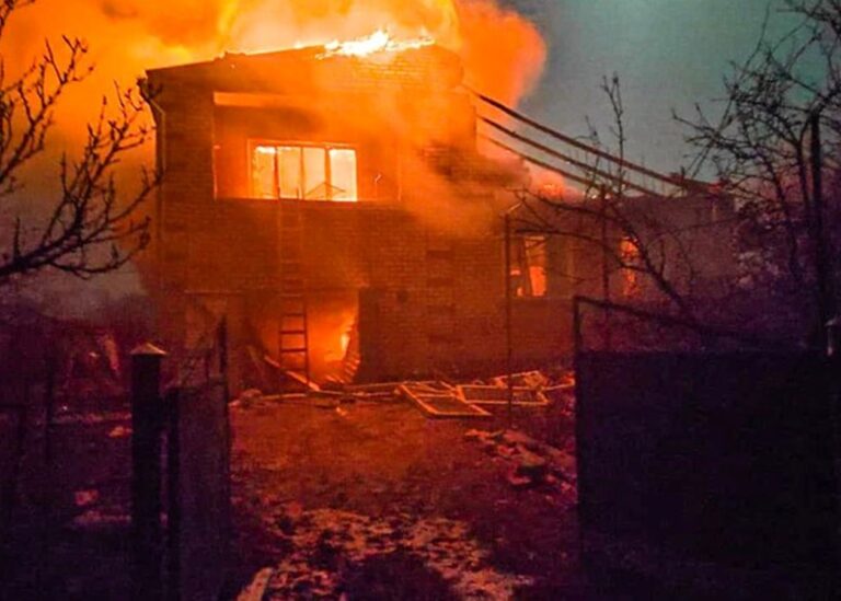 Росіяни вдарили по Ізюму: загинула жінка, є поранені