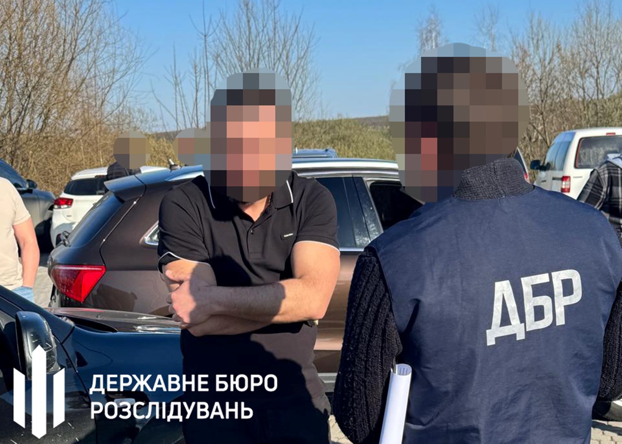 На Львівщині викрили адвоката за допомогу ухилянту