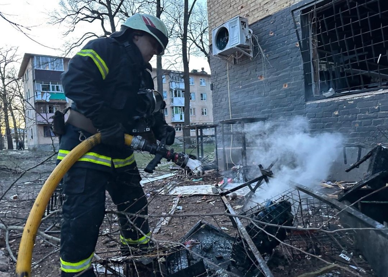 На Житомирщині дрон РФ влучив у багатоповерхівку, є загиблий