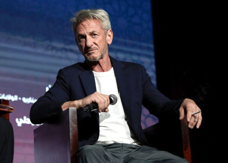 Шон Пенн приїхав до українських спецпризначенців у Кропивницький