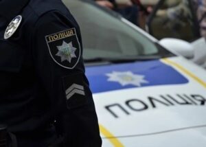 Молодь влаштувала танці біля алеї загиблих Героїв на Рівненщині
