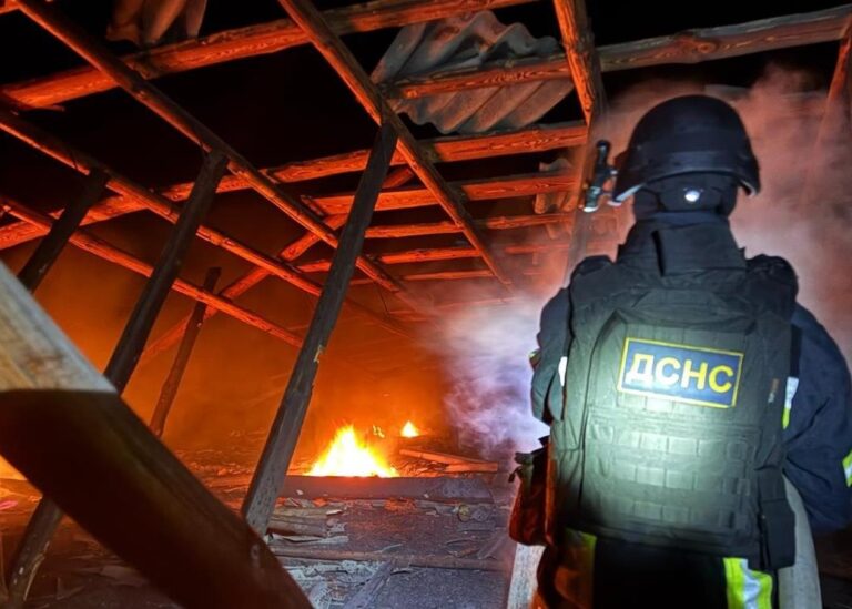 Ворог вдарив по Черкасах: горить гуртожиток