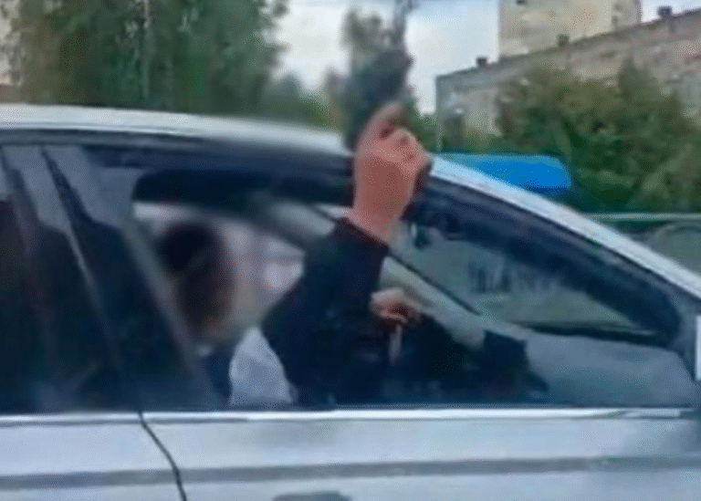 У Києві чоловіки влаштували стрілянину з вікна авто