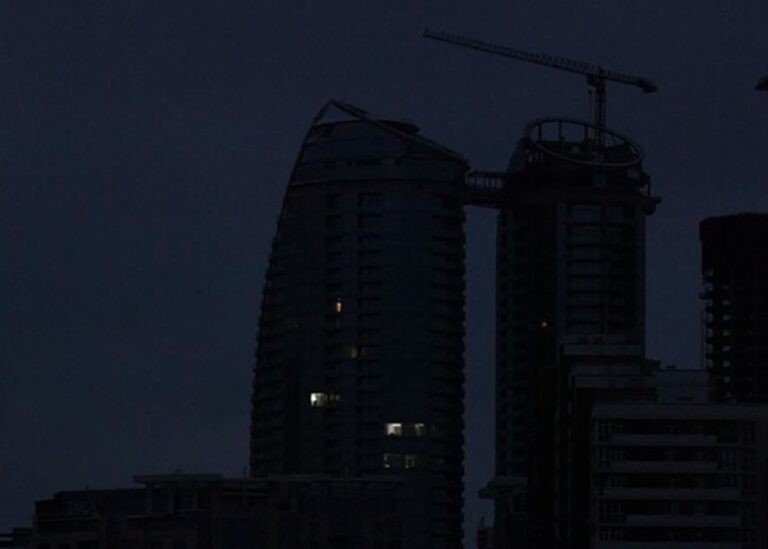 У Сумах після вибухів частково зникло світло – ЗМІ