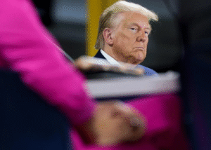 Трамп назвав "надто великим" подарований Катаром літак
