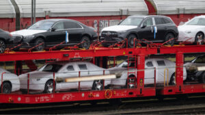 Китай стискає кулак: рідкісноземельні обмеження б’ють по Mercedes, Porsche і Ford