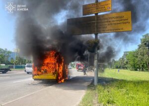 У Києві згоріла маршрутка
