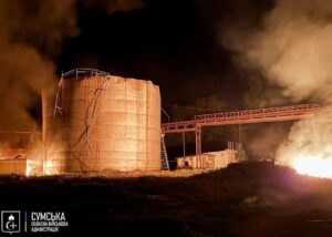 На Сумщині 12 російських дронів влучили у завод