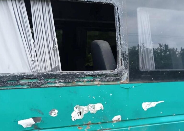 Росіяни атакували евакуаційний автобус під Дніпром