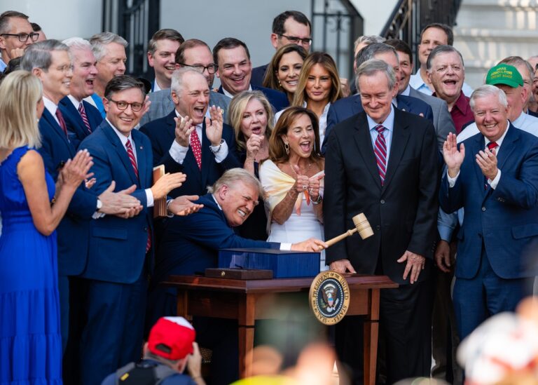 Трамп підписав "великий прекрасний закон"