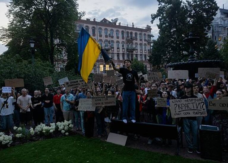 РФ на тлі протестів в Україні почала масштабну інформоперацію – розвідка