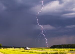 Грози, град та спека: погода в Україні на початку тижня