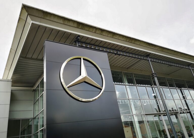 Mercedes втратив понад половину прибутку з початку року