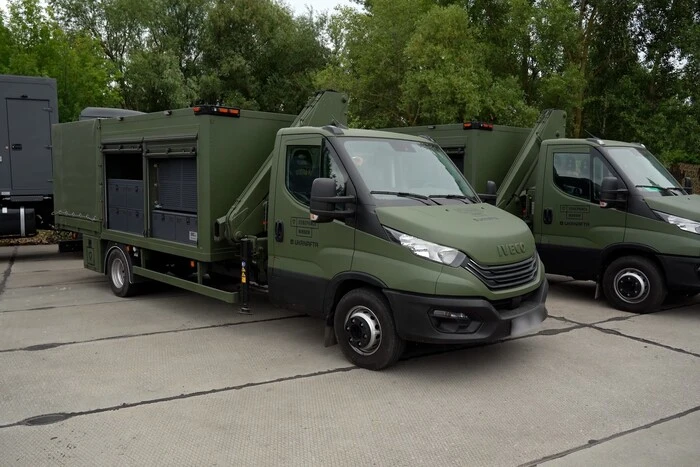 Міноборони вперше показало мобільні комплекси для обслуговування F-16