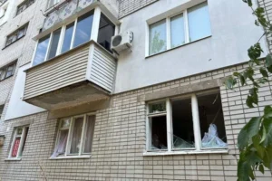Понівечені школа та багатоповерхівки: з’явилися фото наслідків атаки на Самар