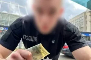 Блогери у Києві знімали провокативні відео у поліцейській формі задля хайпу