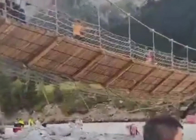 У Китаї обірвався підвісний міст: п’ятеро загиблих