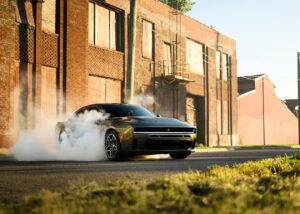 Dodge повертає бензиновий Charger
