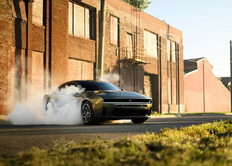 Dodge повертає бензиновий Charger