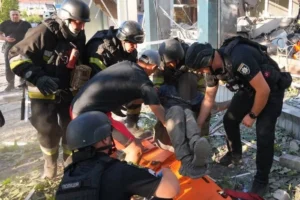 Росіяни вдарили по автовокзалу в Запоріжжі: кількість постраждалих зростає