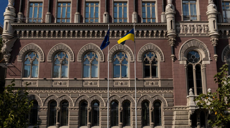 За тиждень Нацбанк продав 640 мільйон доларів