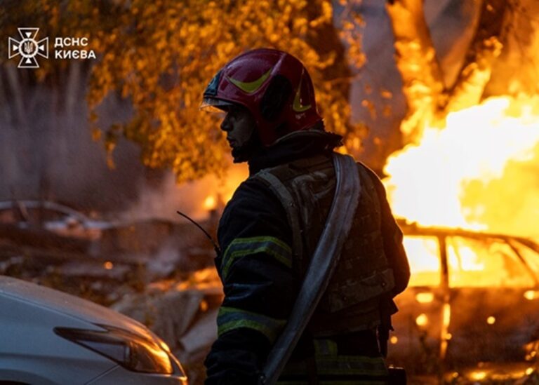 Київ під атакою балістики: чотири райони уражено