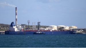 Індія попросила США дозволити замість російської нафти купувати іранську – Bloomberg