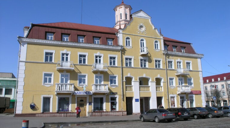 Суд не “виселив” фірму з приміщення, яке не застрахували від “падіння літаючих апаратів”