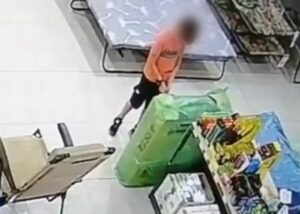 У Києві хлопчик влаштував пожежу в гіпермаркеті