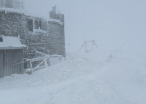У Карпатах намело пів метра снігу й вдарив мороз