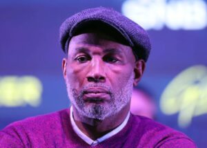 Леннокс Льюїс закликав Усика завершити кар'єру, указавши на висоту польоту