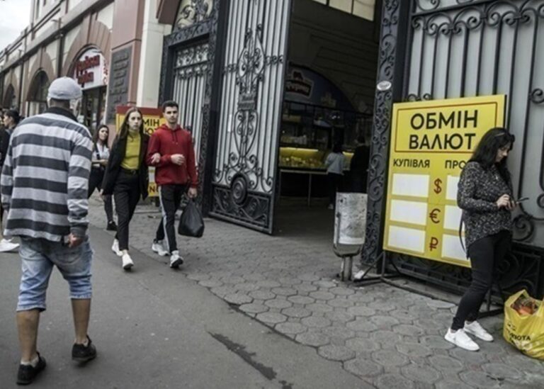 Курс долара в Україні на максимумі за два місяці