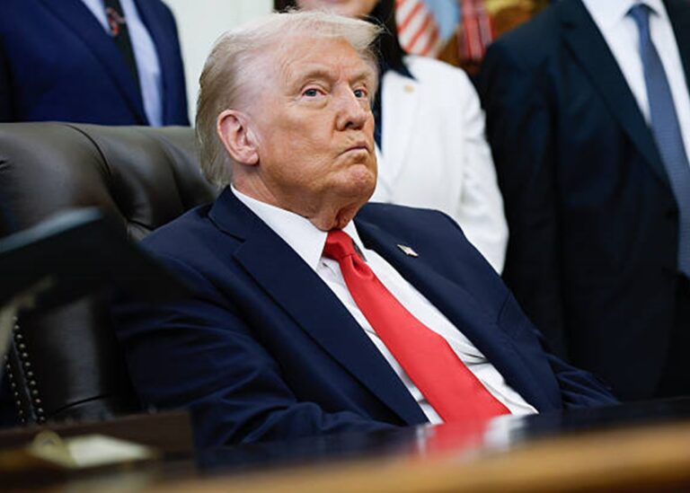 Трамп заявив про знищення “великої” субмарини з наркотиками для США