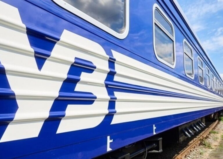 Росіяни пошкодили залізничну інфраструктуру, є загиблий та затримки потягів