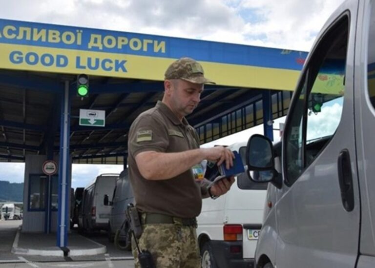 За два місяці з України виїхали 100 тисяч молодих чоловіків – ЗМІ