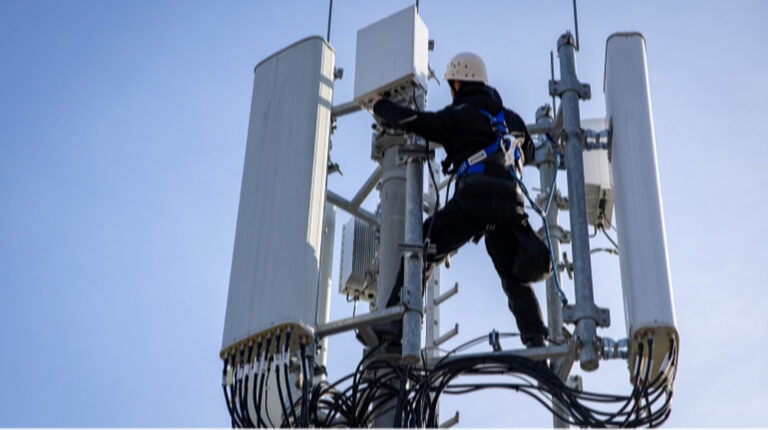 Доходи від звʼязку та інтернету зросли до 61 мільйона у 2025 році