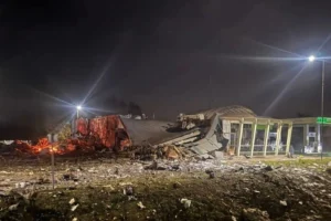 Росіяни вдарили авіабомбами по АЗС на Харківщині, є поранені