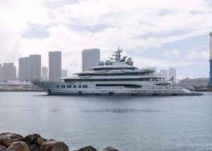 Стало відомо, хто купив яхту російського олігарха Керімова