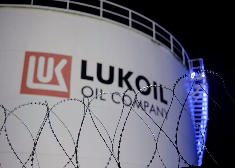 Союзники РФ відмовляються від її нафти: що відомо