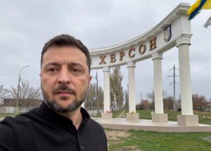 Зеленський у Херсоні пообіцяв захист від дронів РФ