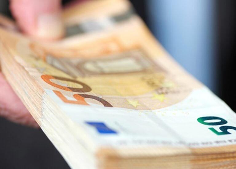 Україна вперше повернула з-за кордону кошти, вкрадені внаслідок корупції